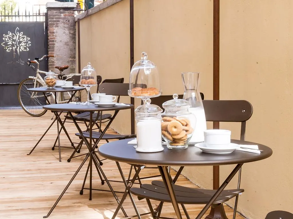 Tree Charme Trilussa Bed & Breakfast Rome