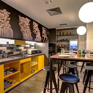 2* מלון Meininger Termini